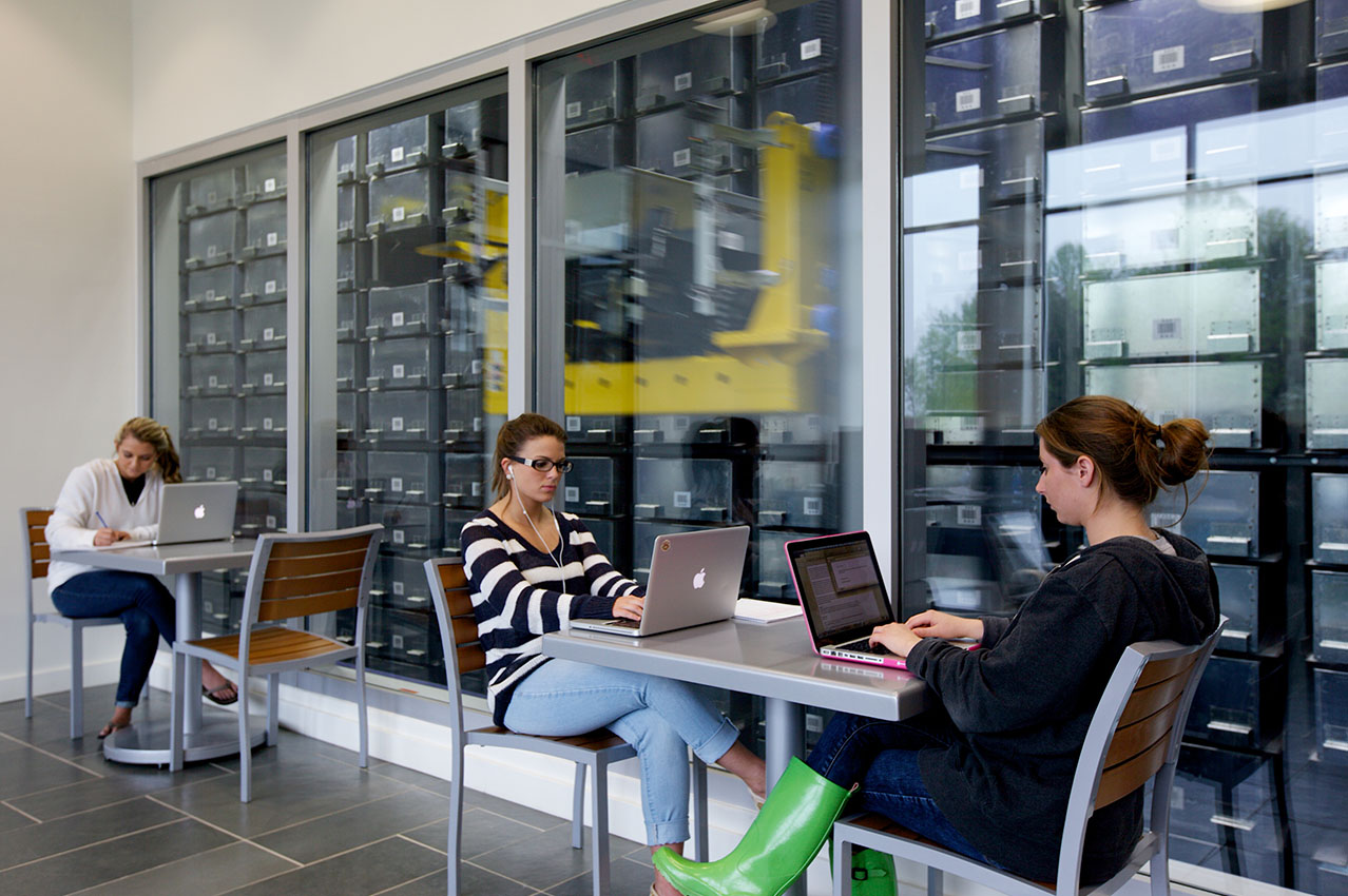 21st Century Academic Libraries – Balancing Content and Space