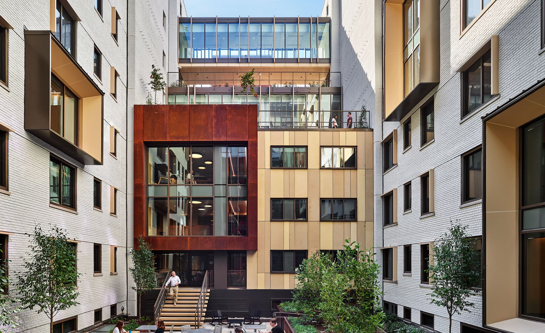 Thurston Hall_Exterior_Courtyard from North_VMDO_Alan Karchmer